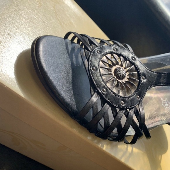 Leather 2-inch heels with braided flower detail - Picture 6 of 7